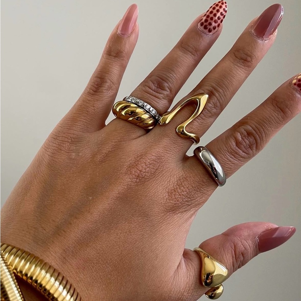 NEW🎉 Chic High Quality 18k Gold Plated Twisted Abstract Ring